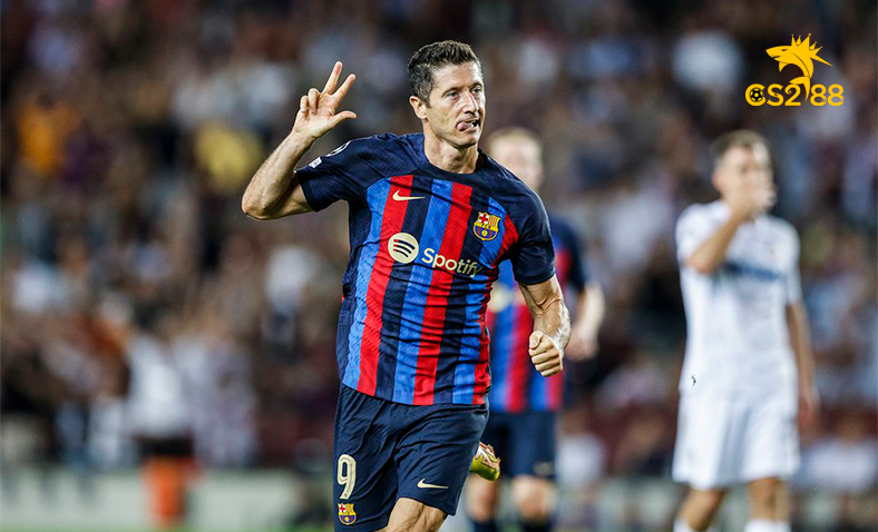 Robert Lewandowski ស៊ុត hat-trick ពេល​ប៉ះ​ Viktoria Plzen ដែលជាការកម្តៅសាច់ដុំមុនពេលប៉ះអតីតក្លឹប Bayern Munich សប្តាហ៍ក្រោយ​