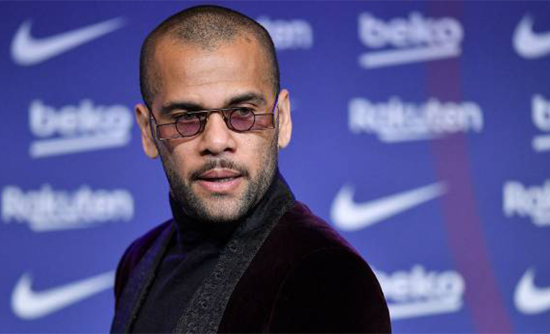 Dani Alves ត្រូវបានដកចេញពីក្រុម Barcelona​